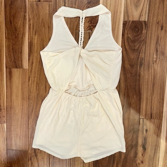 Dainty Hooligan Women Tide Rope Ivory Romper Open Back Halter Size Medium New - Picture 8 of 16